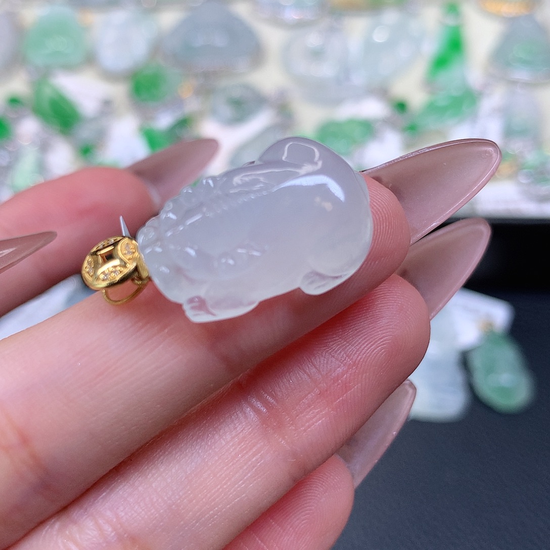 翡翠18K金镶嵌颈饰