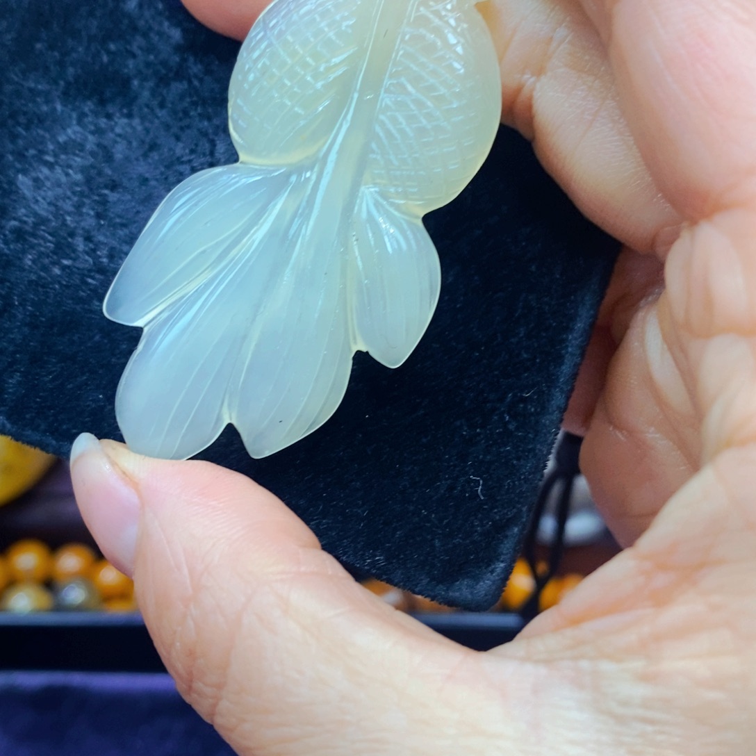 未镶嵌石英质玉（黄龙玉）颈饰