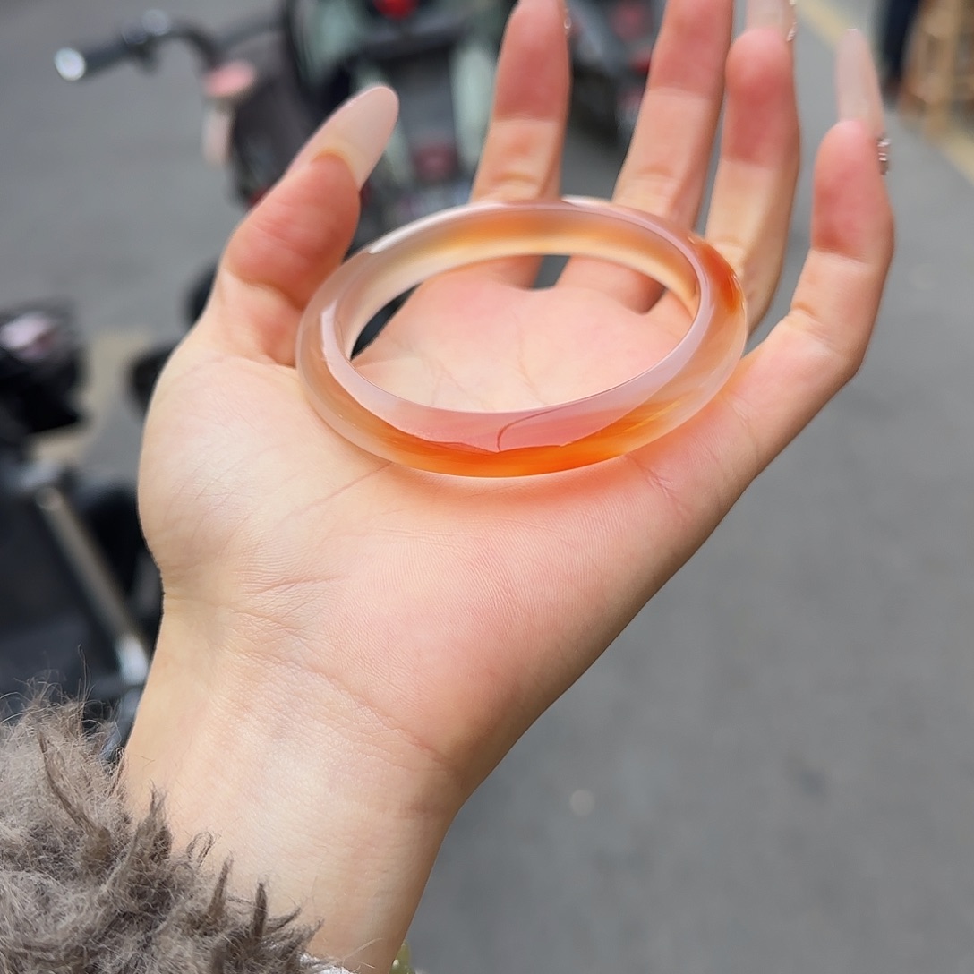 汤***啊玛瑙/玉髓未镶嵌手镯