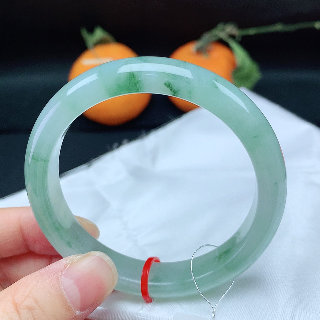 翡翠手镯未镶嵌54圈