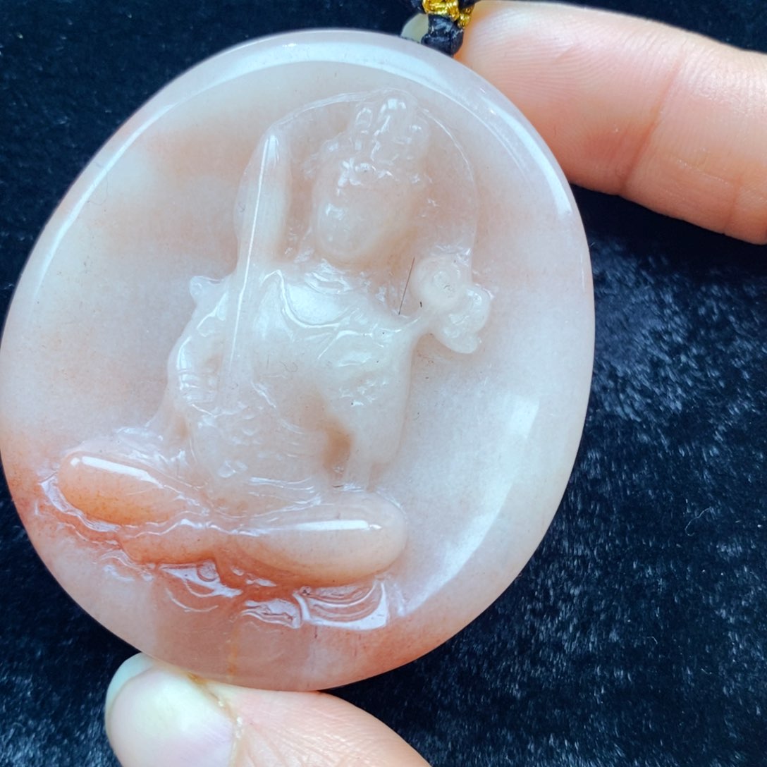 未镶嵌石英质玉（黄龙玉）颈饰