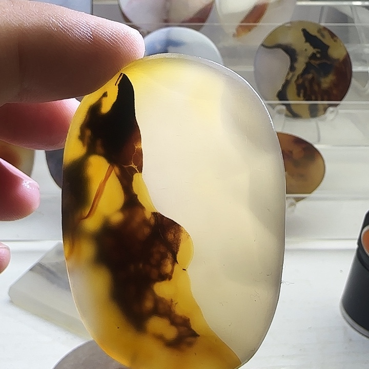 曌***空玛瑙/玉髓未镶嵌珠宝奇石