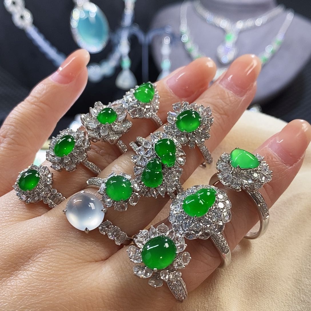 翡翠挂件未镶嵌多样性发其一