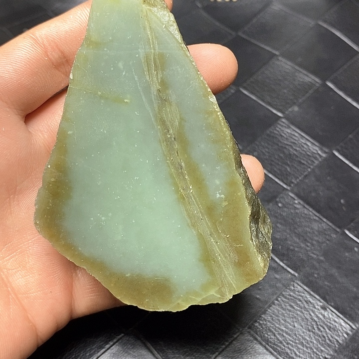 和田玉毛料未镶嵌