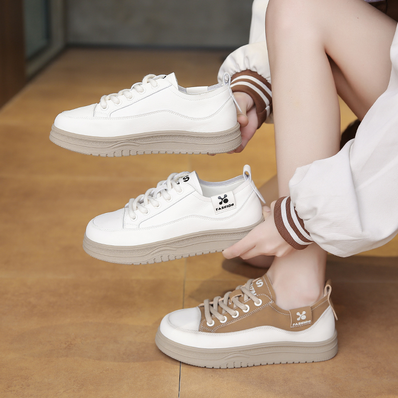 2025春季新款软底小白鞋休闲百搭超轻时尚板鞋软皮女鞋