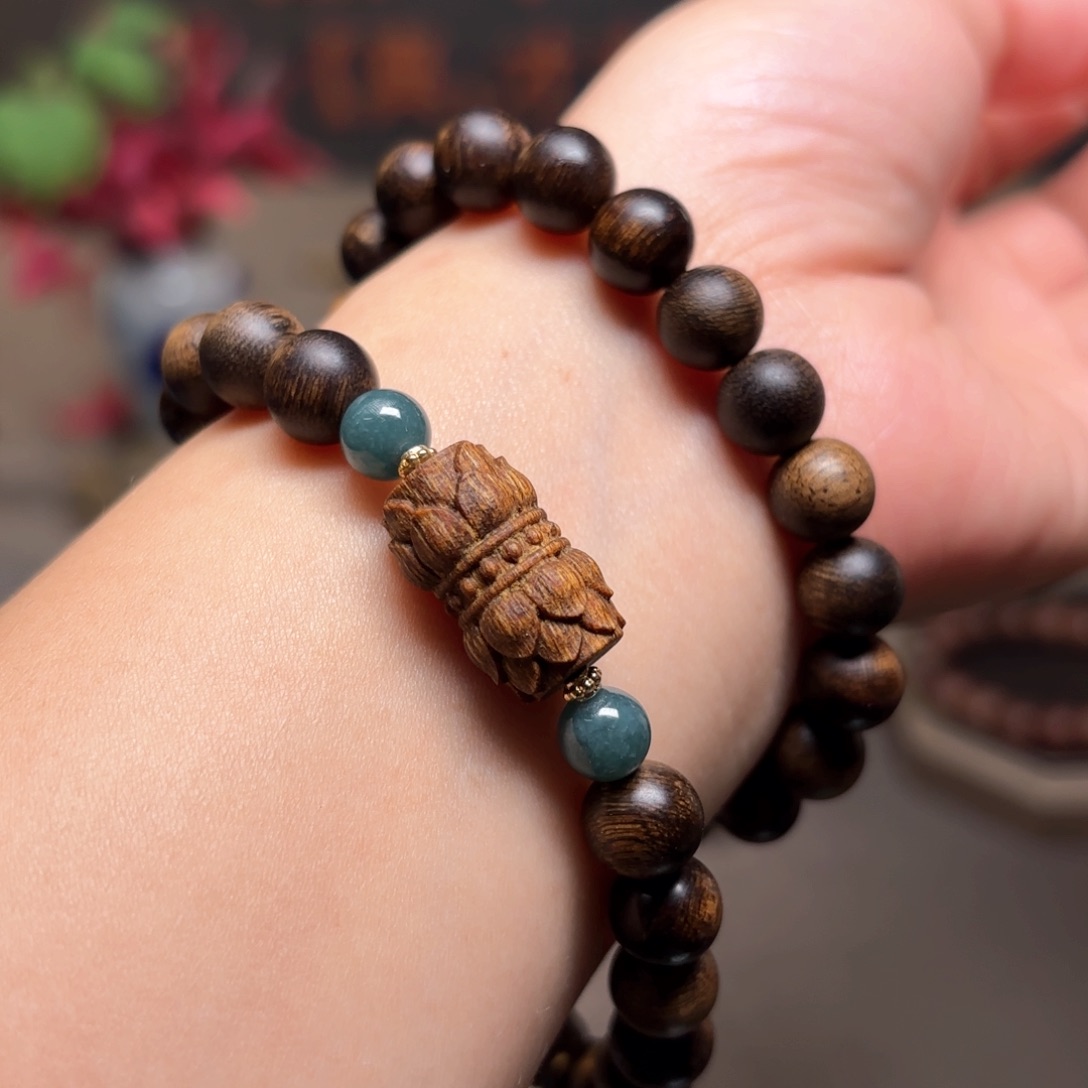 沉香手串越南星空富森红土0.8➕白棋莲花沉香木雕设计