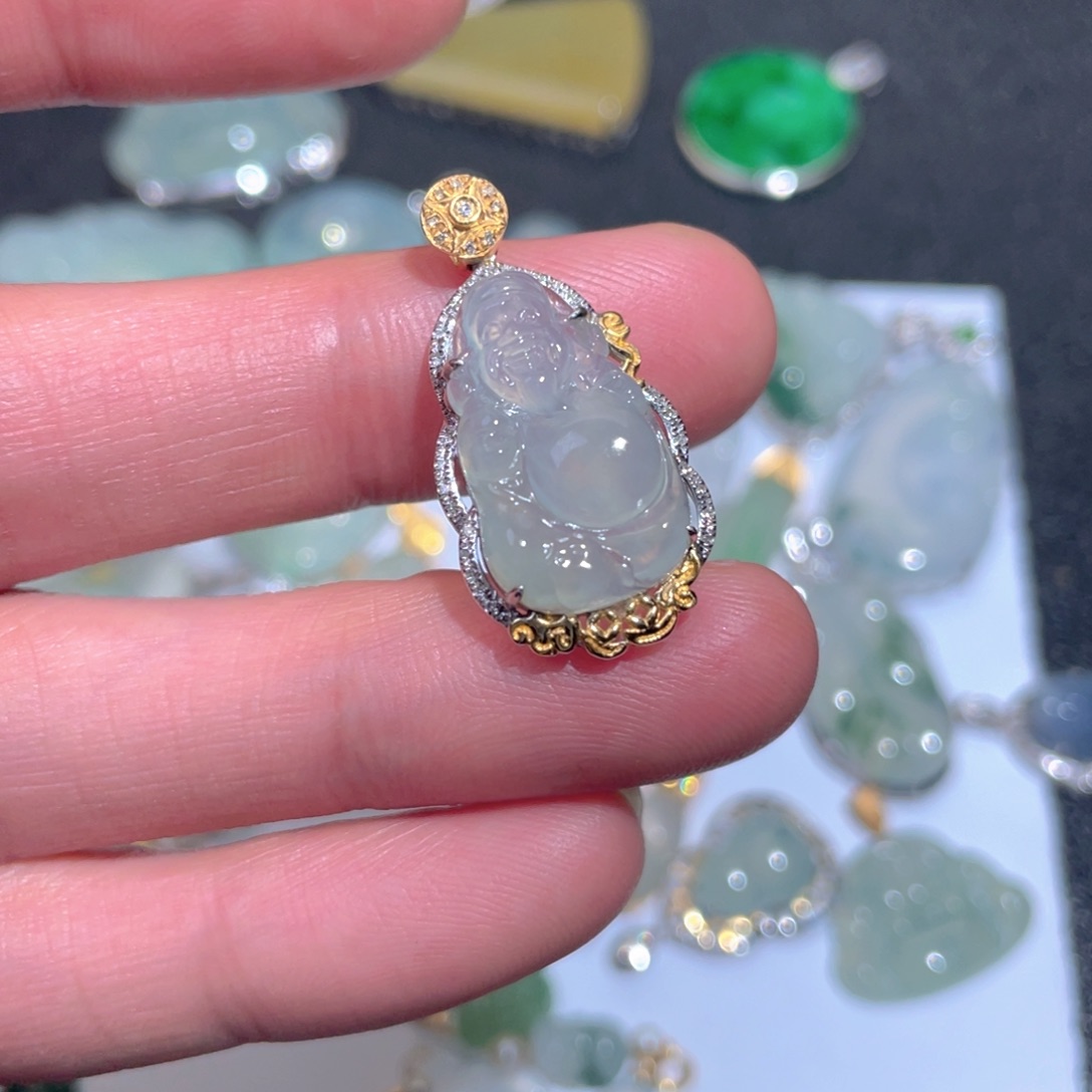 翡翠颈饰18K金镶嵌翡翠