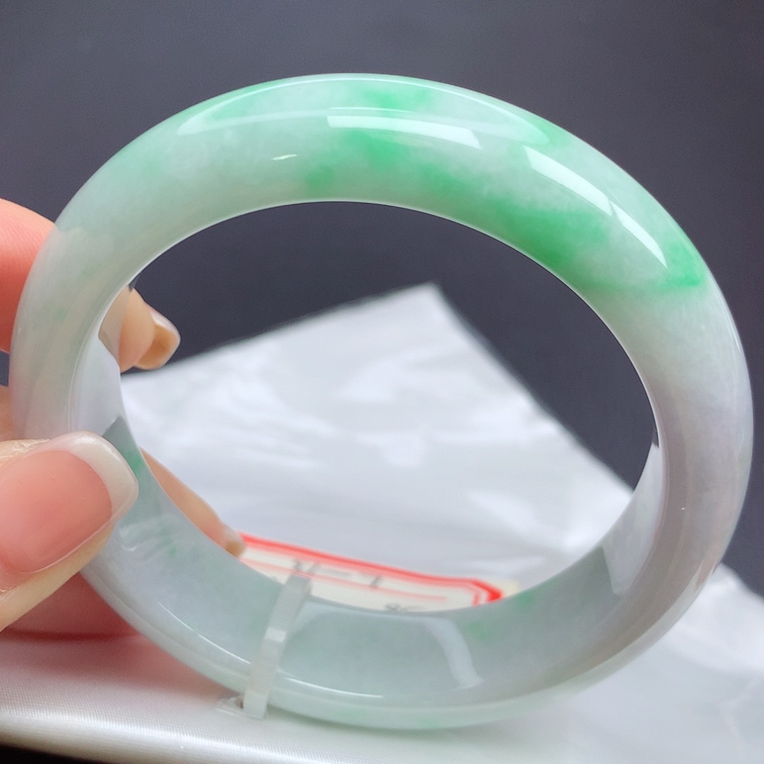 翡翠手镯未镶嵌l n n n n n n n n