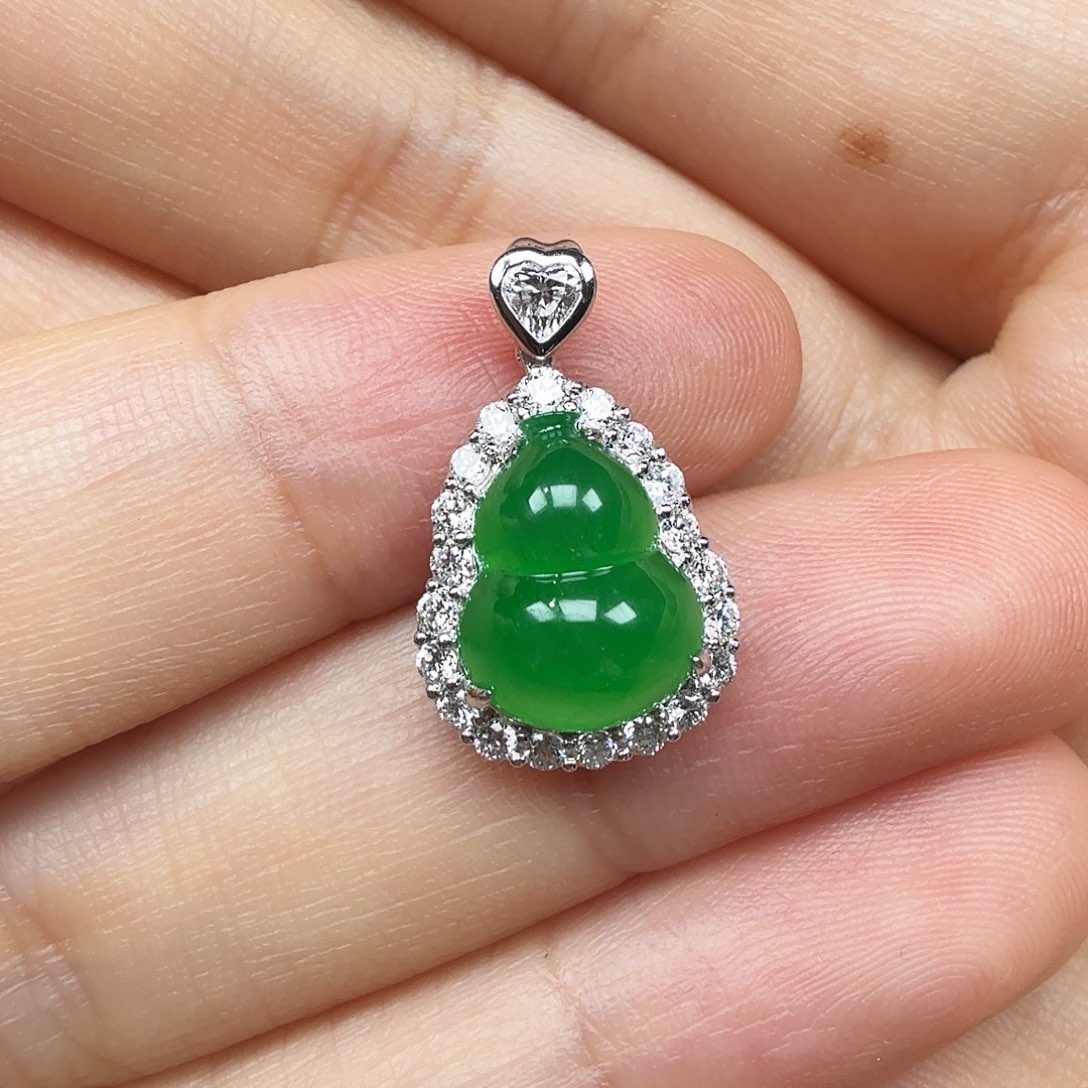 颈饰18K金镶嵌翡翠