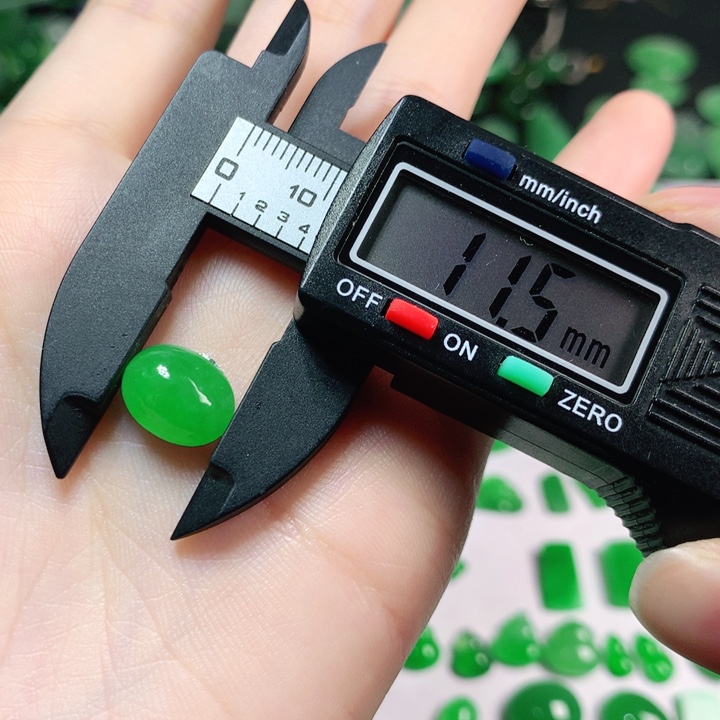 C***伟翡翠未镶嵌颈饰11.4*9.0*5.1