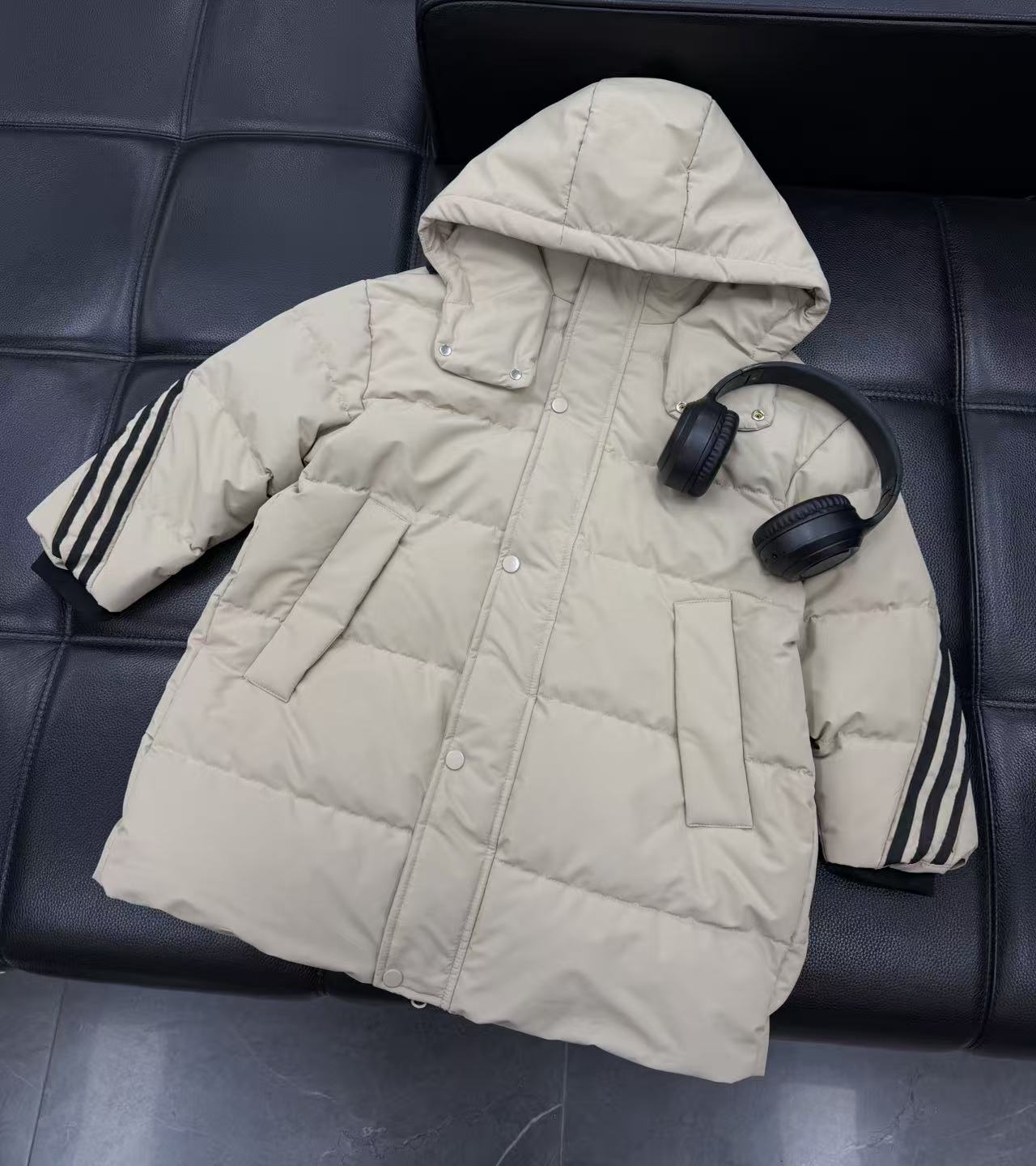 乐2025【X】12月17日儿童时尚潮酷卡其色连帽羽绒服8017-