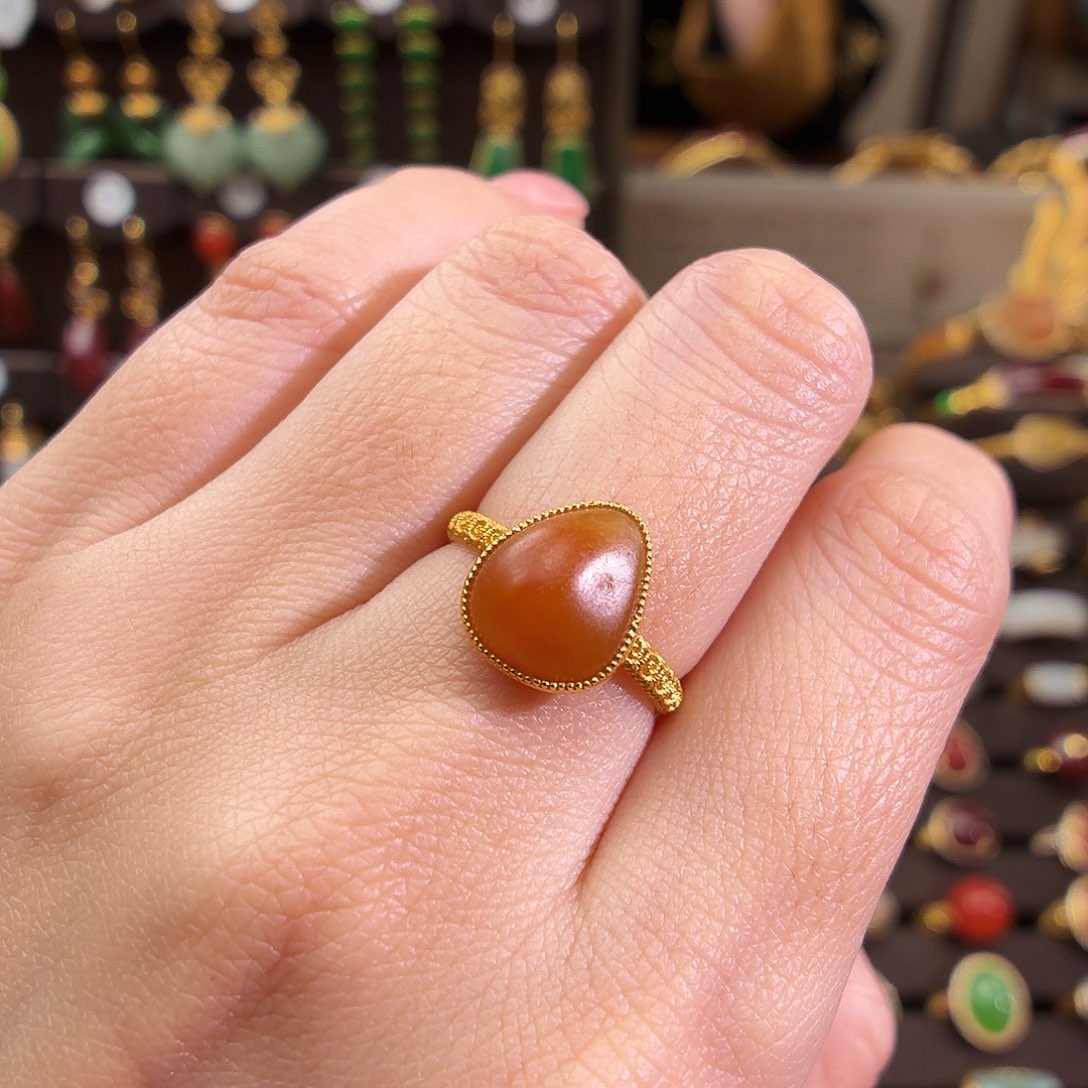 颈饰18K金镶嵌和田玉