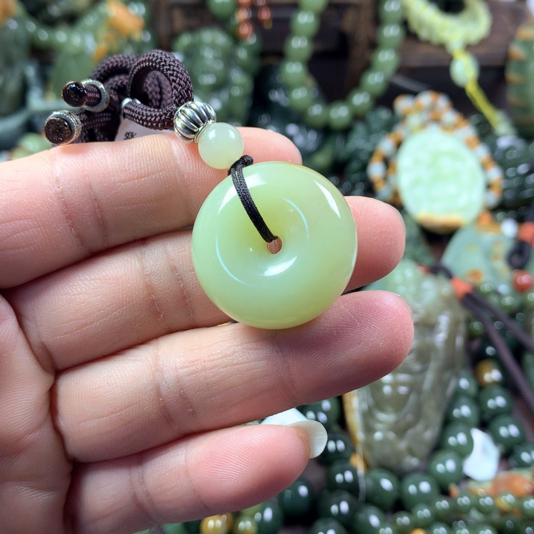 透闪石质玉挂件未镶嵌✨**?