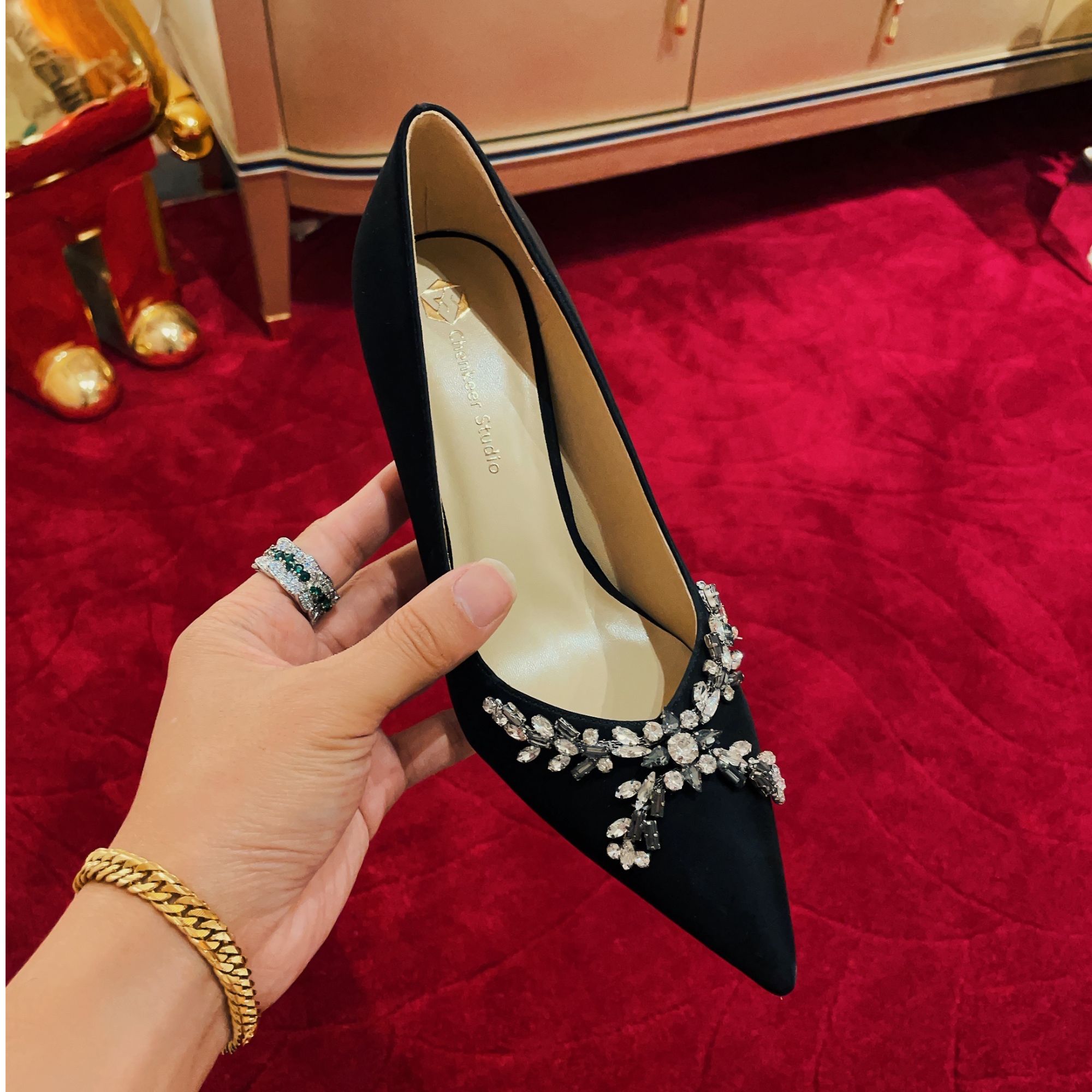 2025年尖头黑色高跟鞋细跟通勤