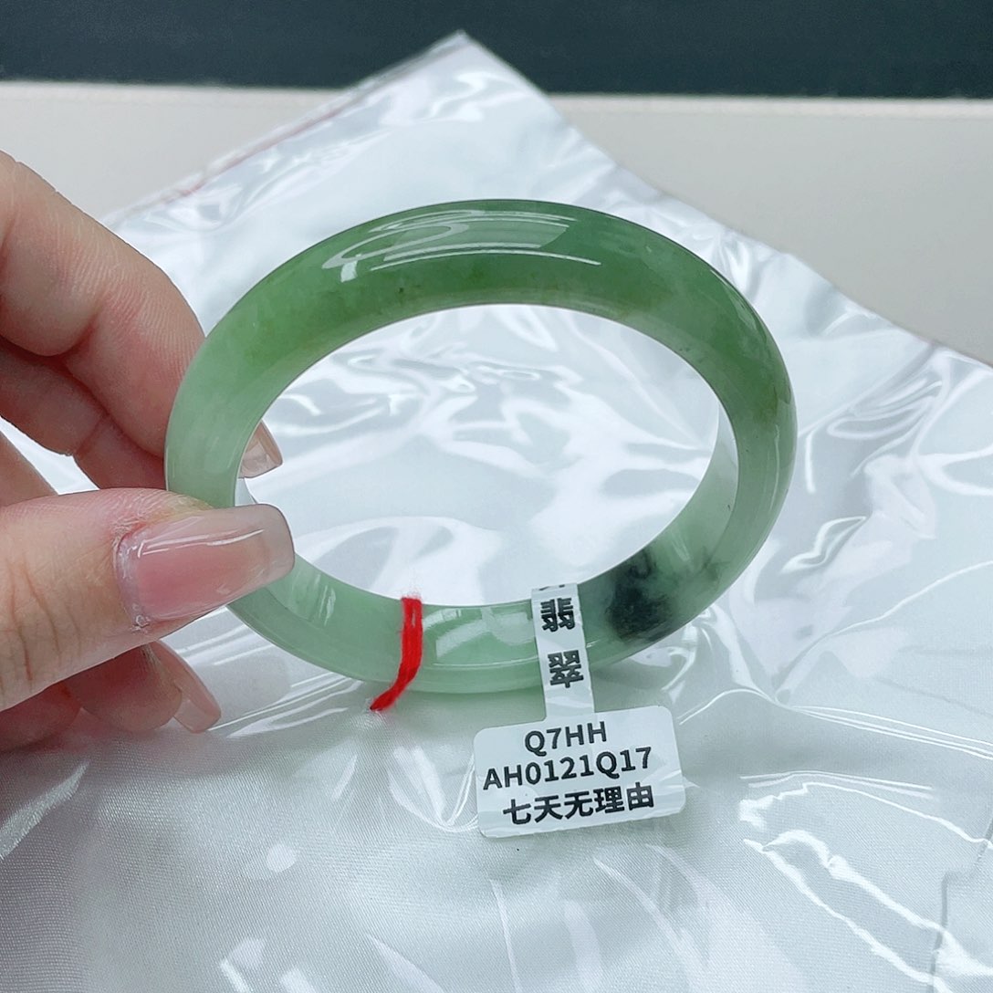 翡翠手镯未镶嵌正57