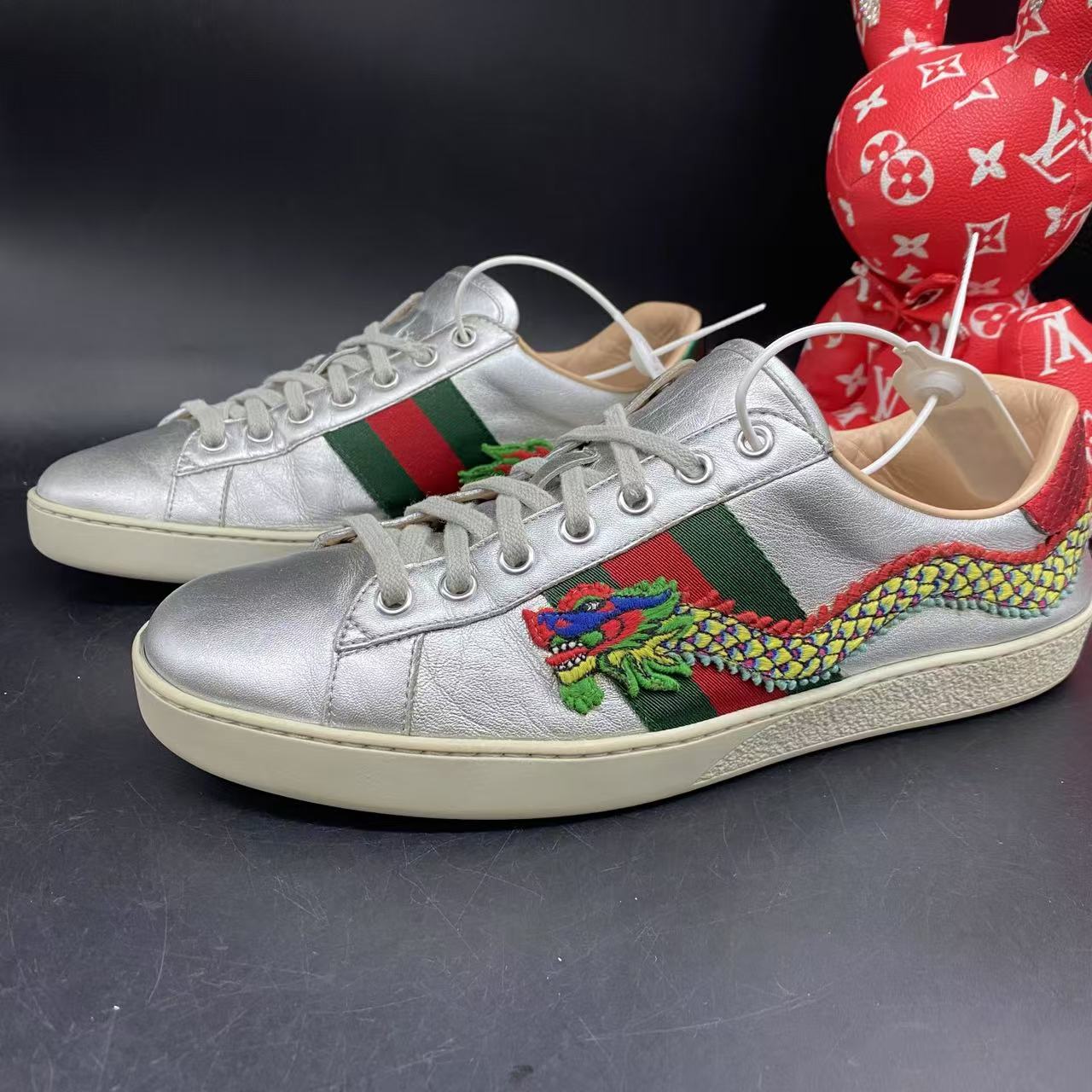 95新 GUCCI/古驰 ACE银色刺绣龙低帮时尚板鞋41.5欧码kke203