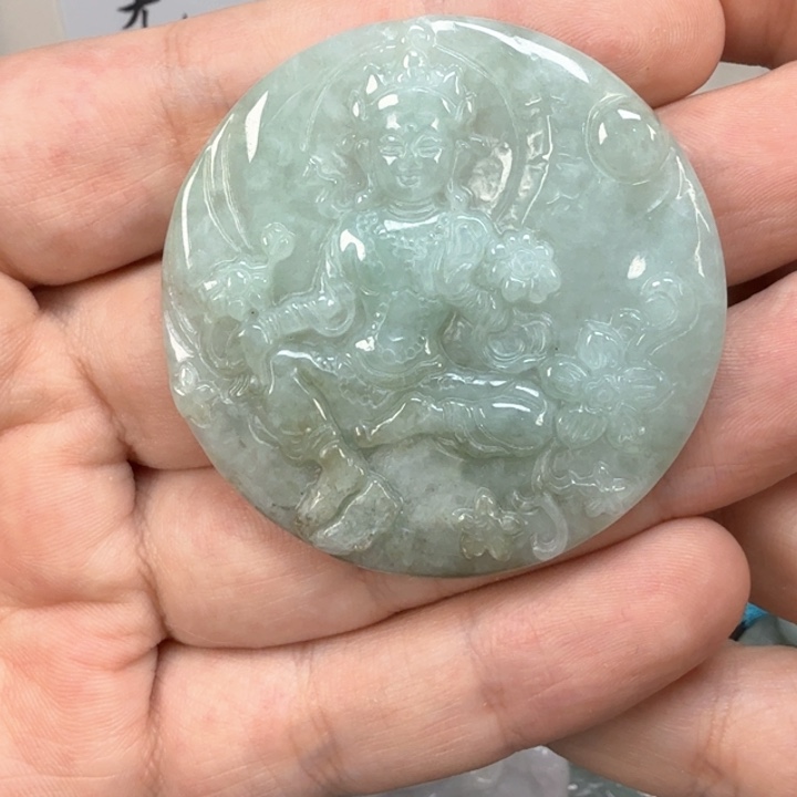 翡翠挂件未镶嵌翡翠