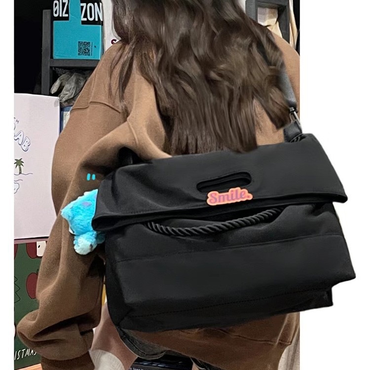 大容量包包女2024新款时尚宽带斜挎包高级感百搭邮差包通勤托特包