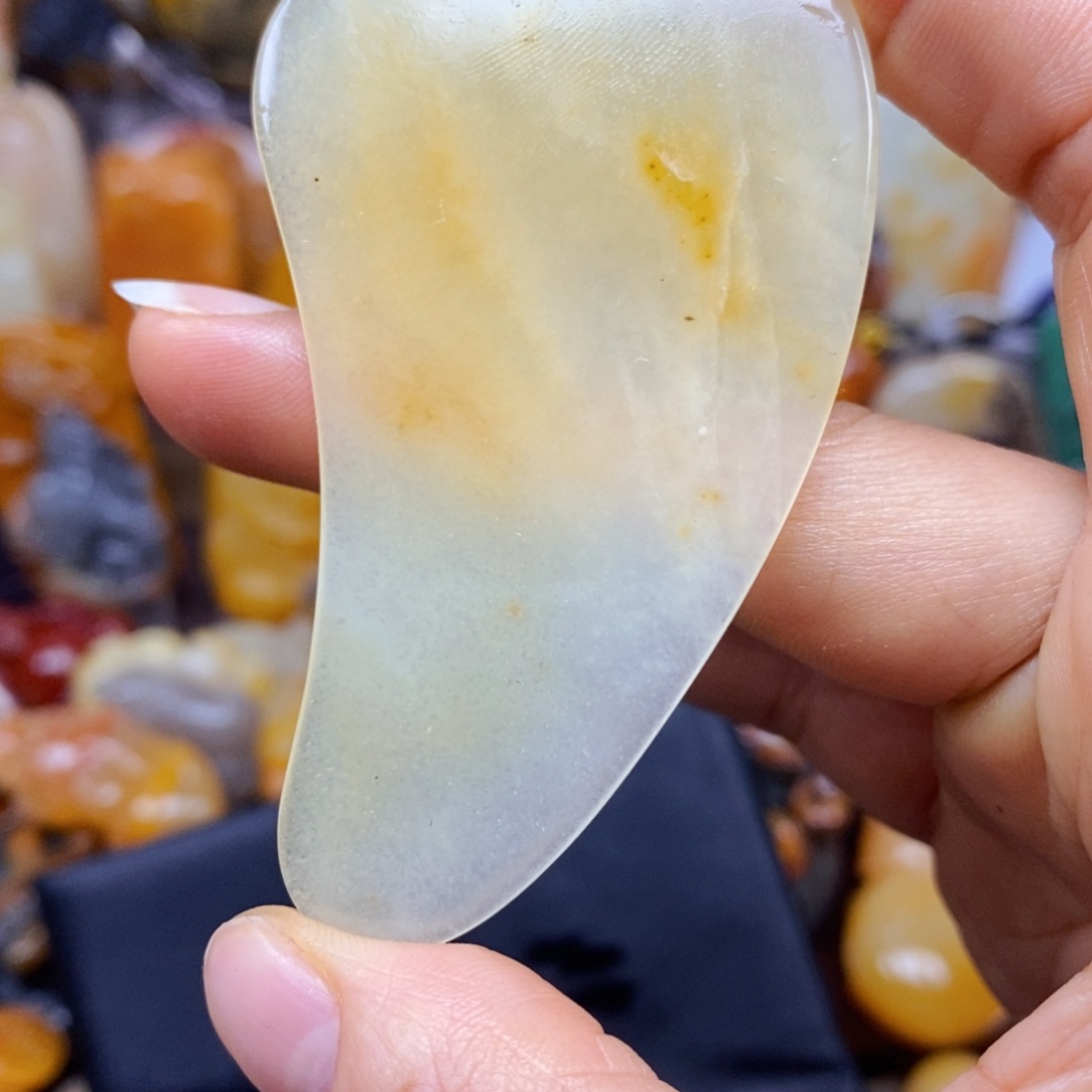 石英质玉（黄龙玉）颈饰未镶嵌