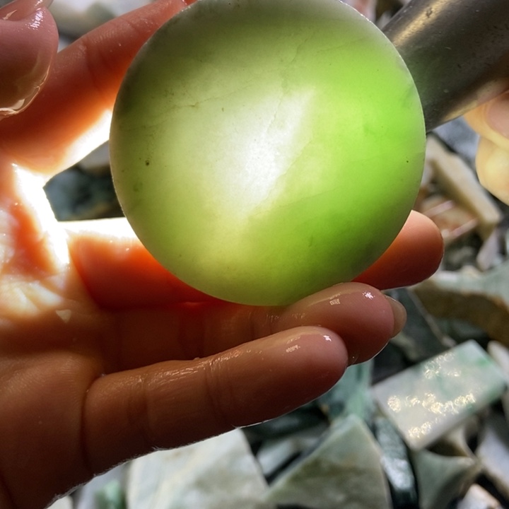 翡翠颈饰未镶嵌天然翡翠