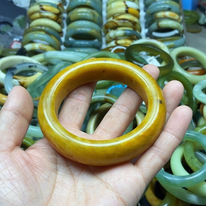 溜***梅未镶嵌蛇纹石玉手镯