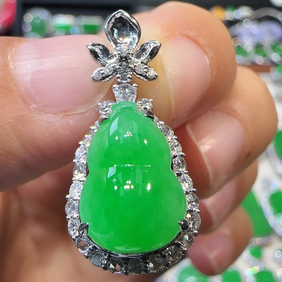 翡翠吊坠(不含链)18K金镶嵌