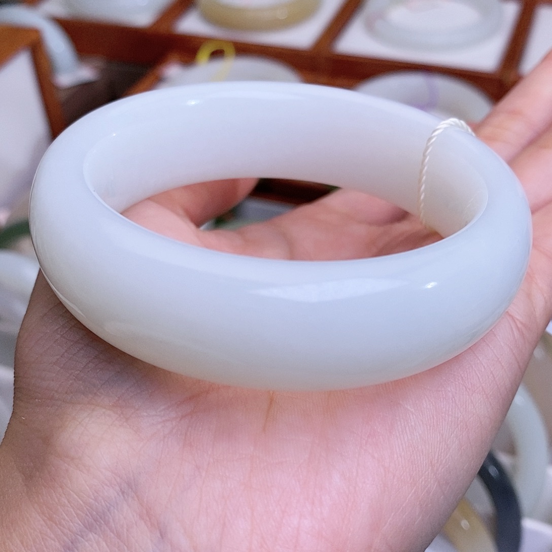 和田玉手镯未镶嵌55.8