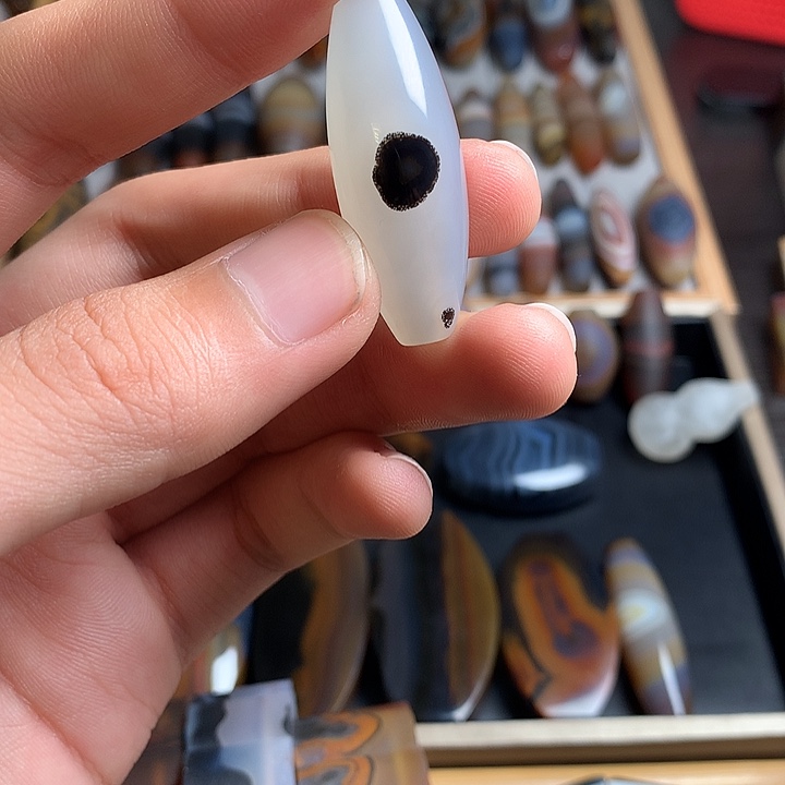 玛瑙/玉髓未镶嵌珠宝半成品