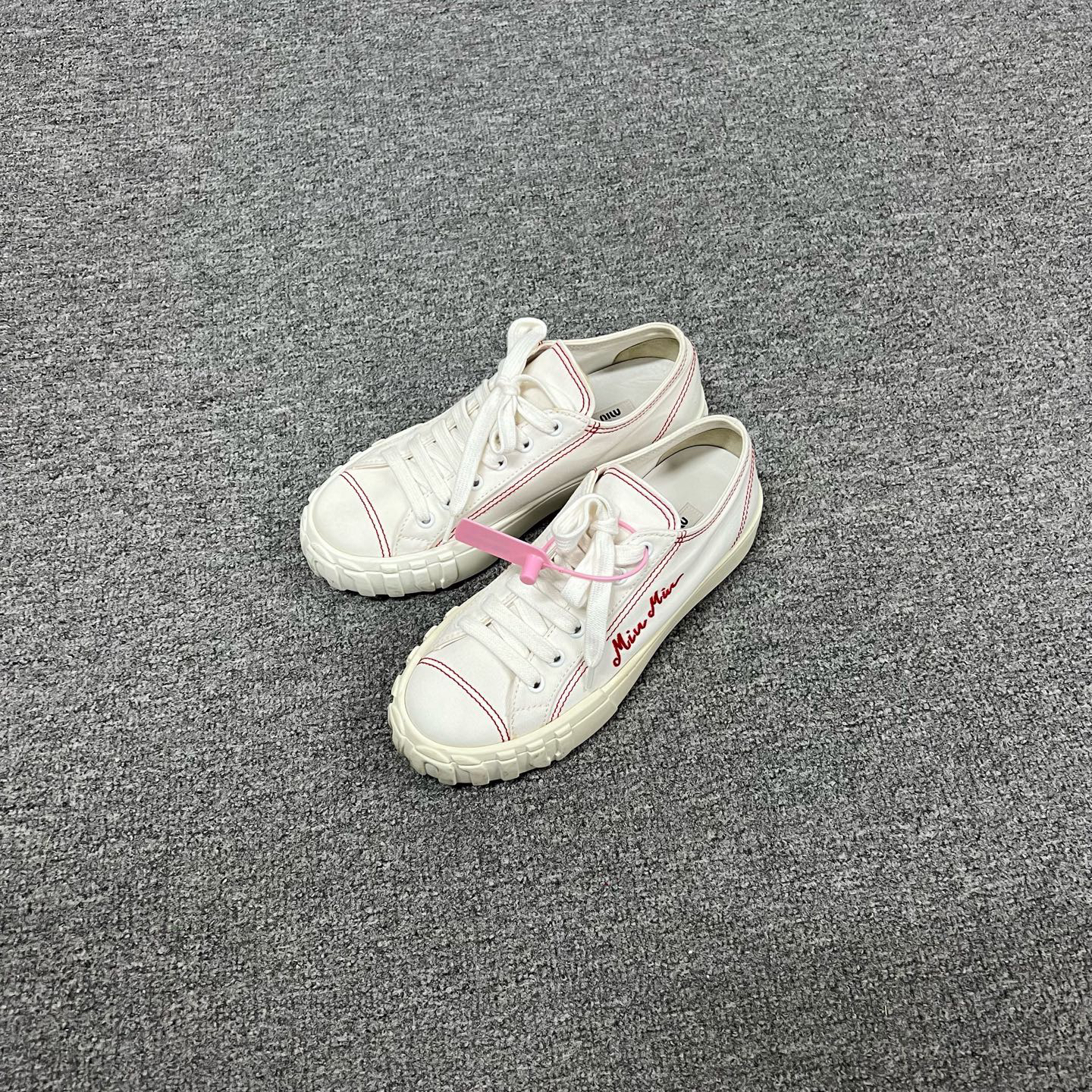 99新 AMIPARIS miumiu白色帆布鞋36.5码