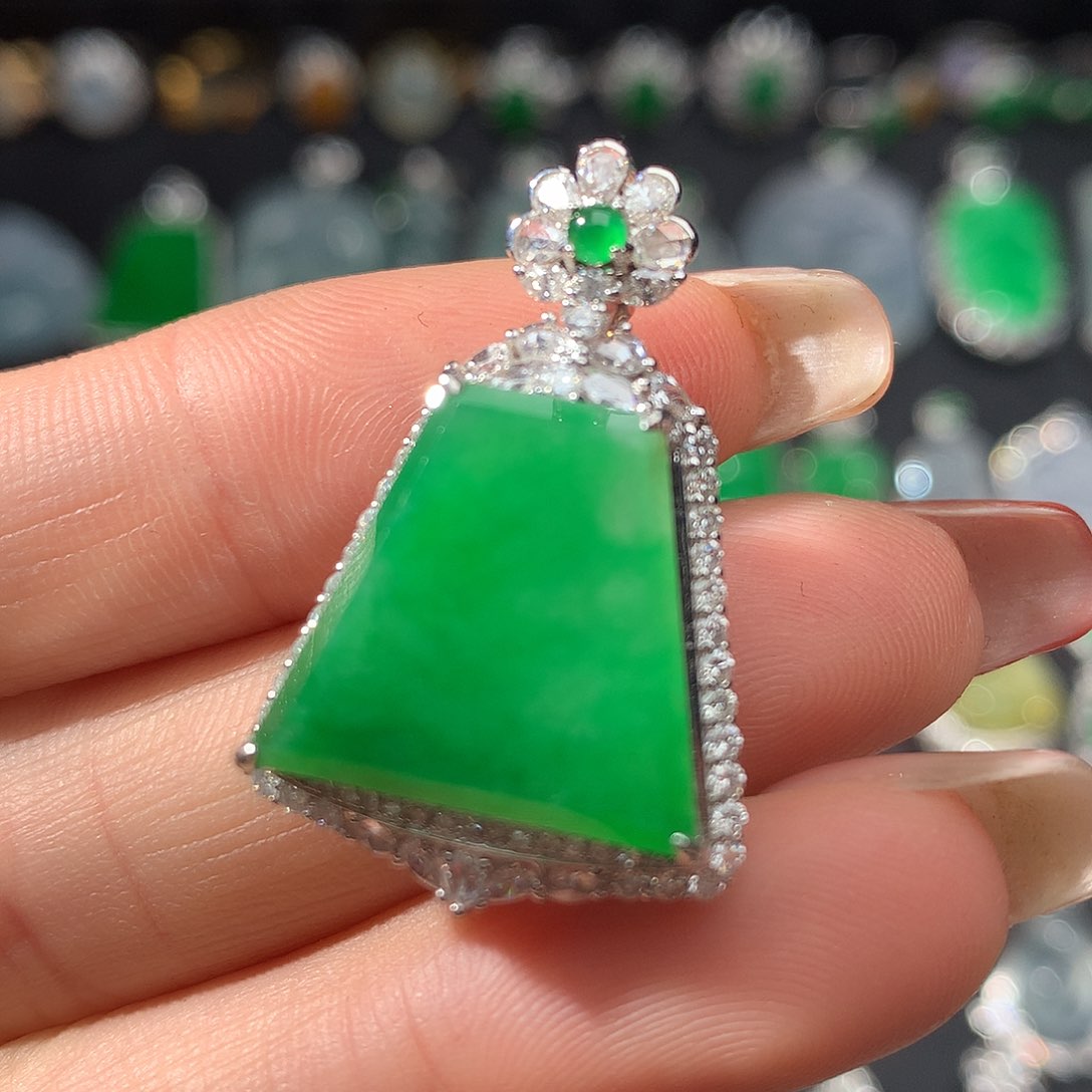 翡翠吊坠(不含链)18K金镶嵌无事牌