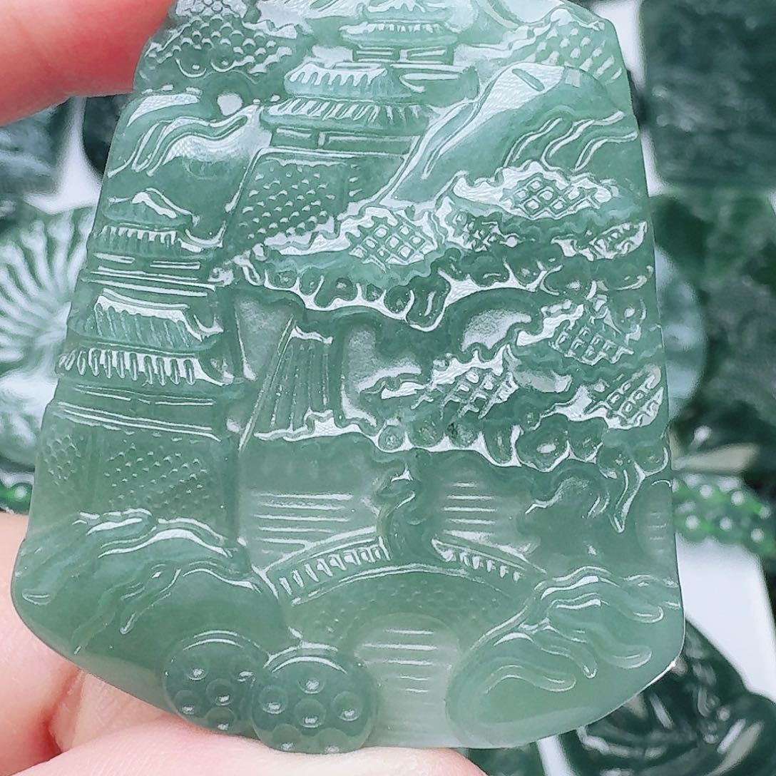 翡翠未镶嵌颈饰天然的A货翡翠多样性发其一 
