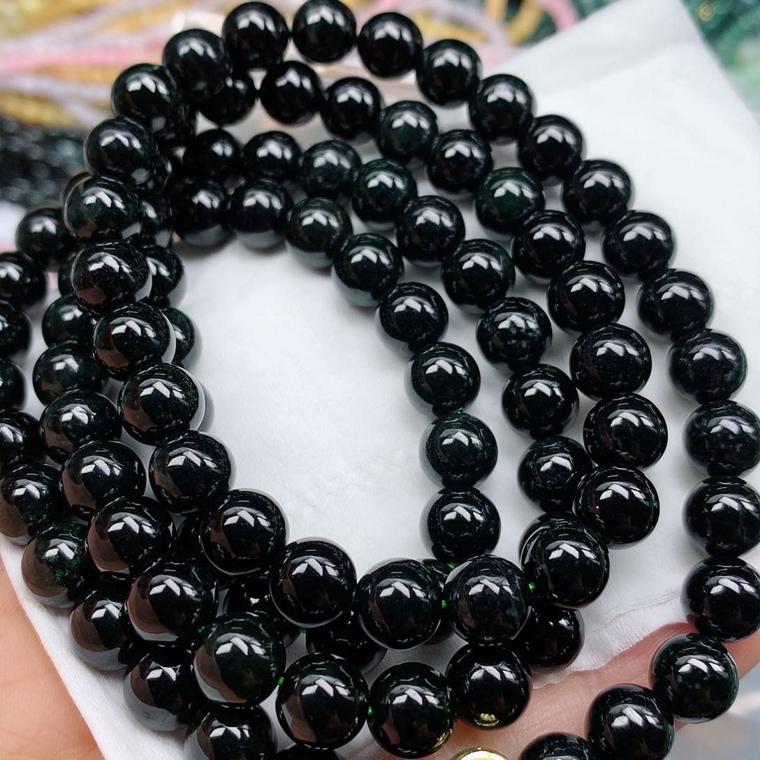 翡翠颈饰未镶嵌手串