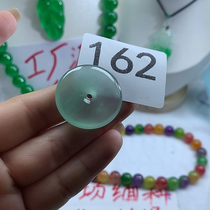 翡翠未镶嵌吊坠(赠链)