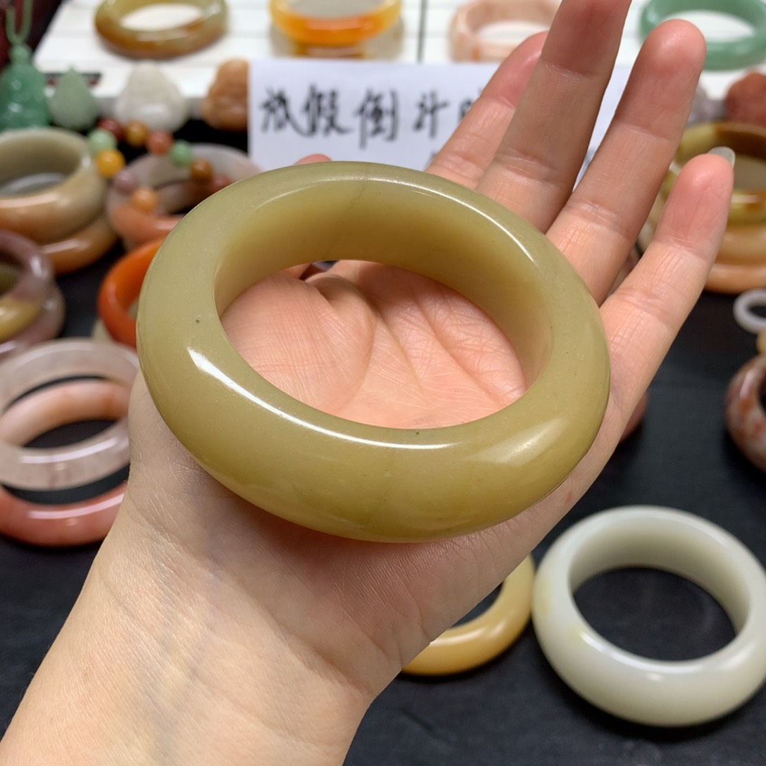 石英质玉手镯未镶嵌
