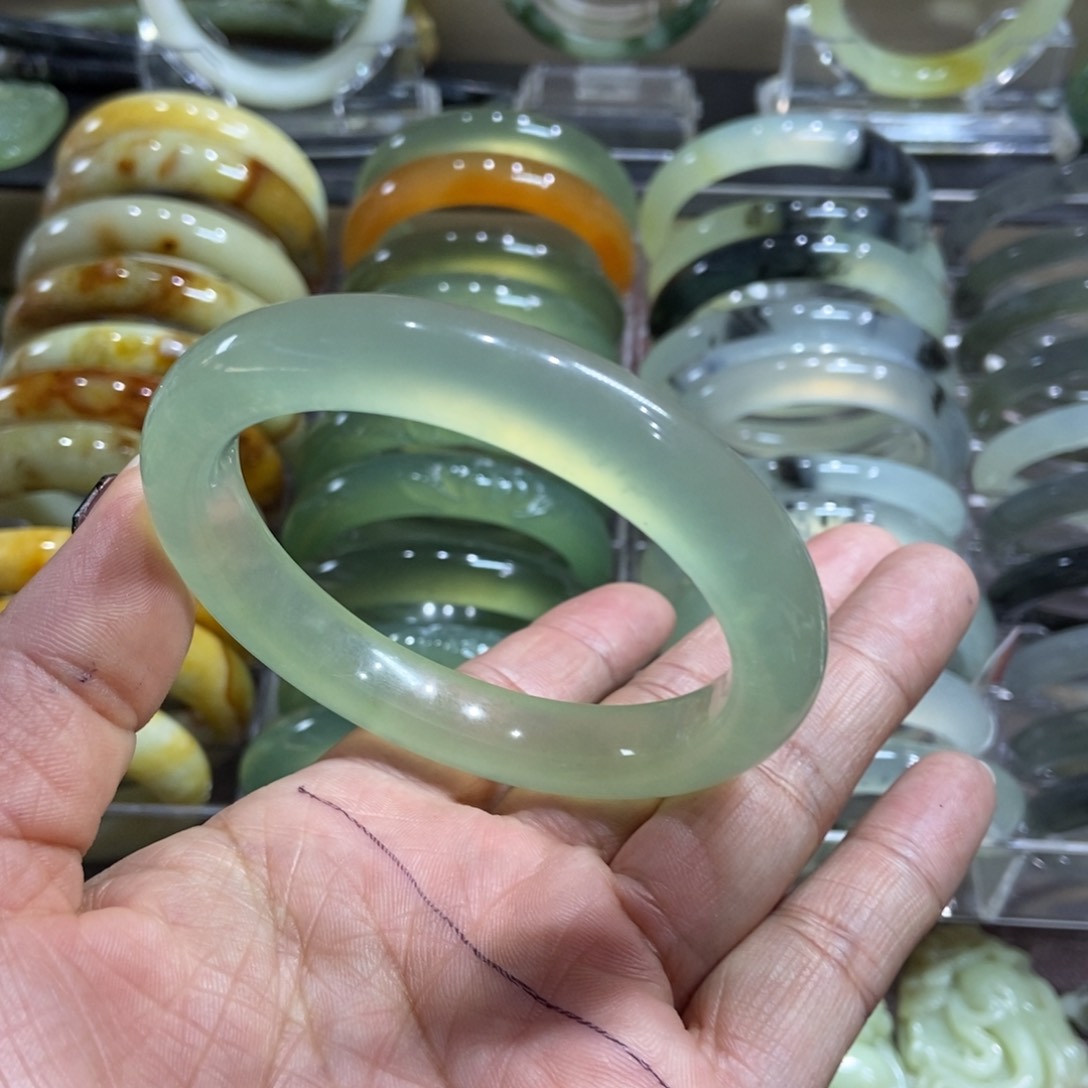 蛇纹石玉手镯未镶嵌60