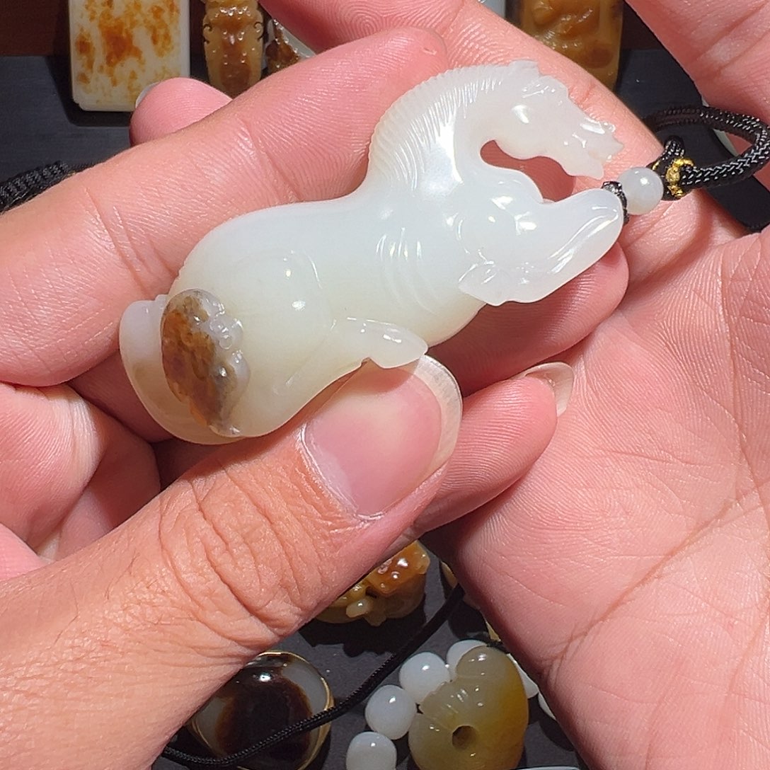 春***晖颈饰未镶嵌和田玉