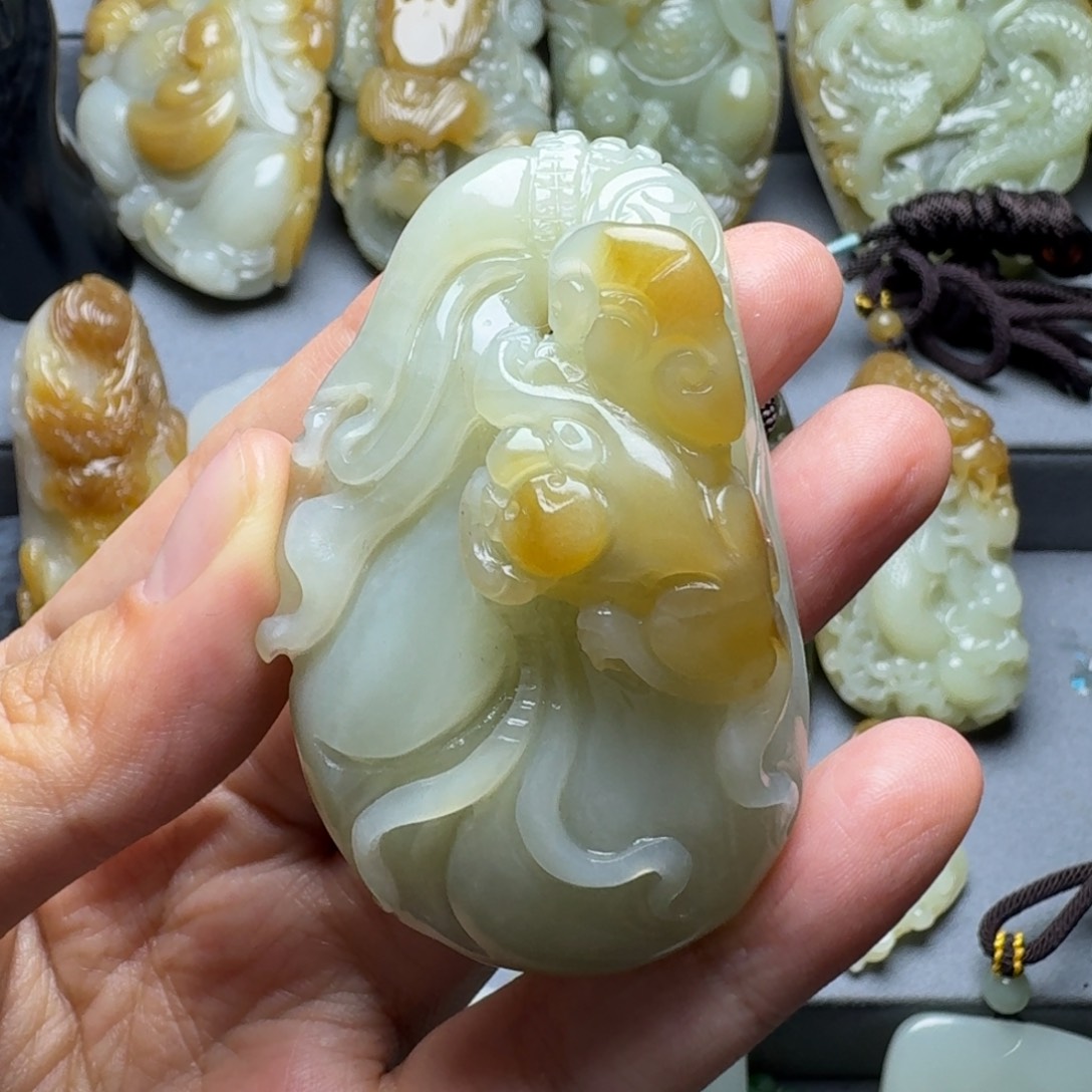 和田玉未镶嵌颈饰