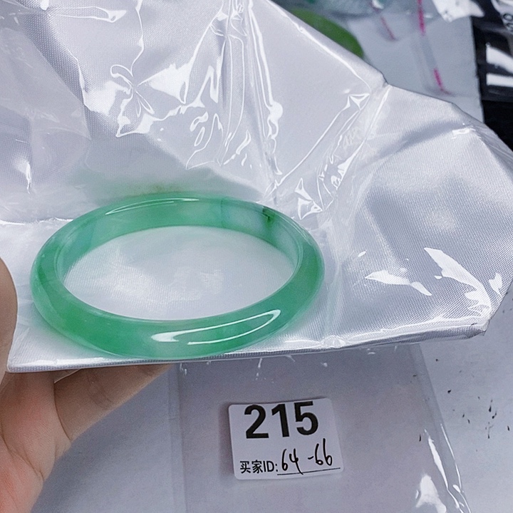 翡翠未镶嵌手镯一图一物实物为准（微瑕处理）