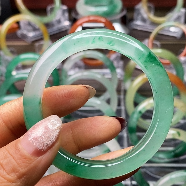 石英质玉手镯未镶嵌赠****5