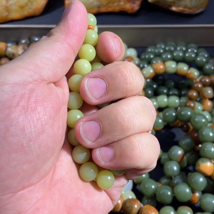 透闪石质玉手串未镶嵌蓝*