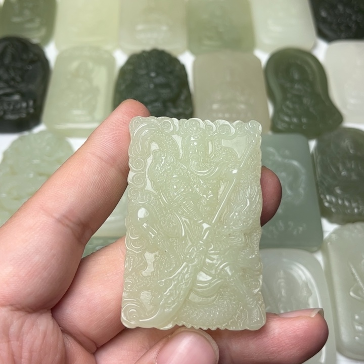 和田玉颈饰未镶嵌叶*?