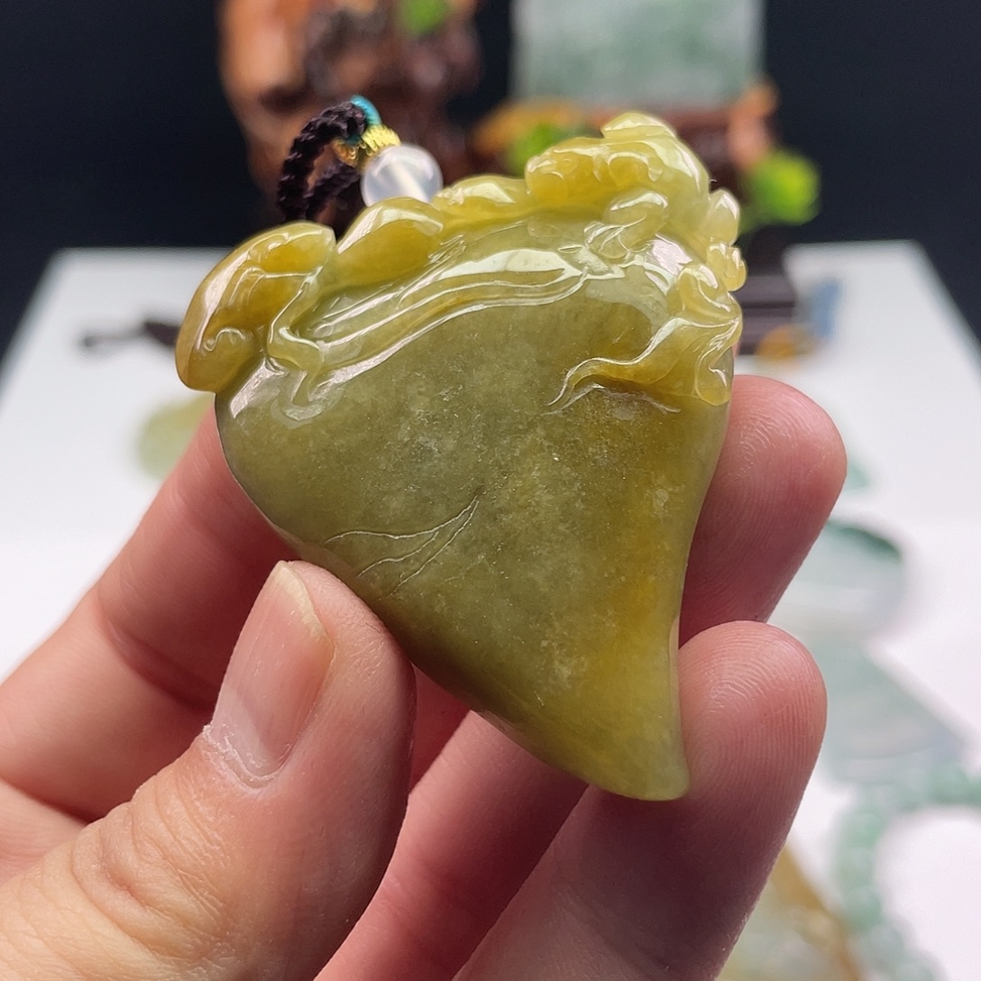 翡翠未镶嵌颈饰吊坠