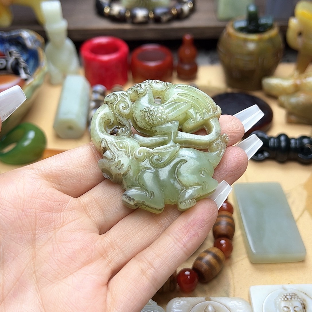 蛇纹石玉未镶嵌颈饰