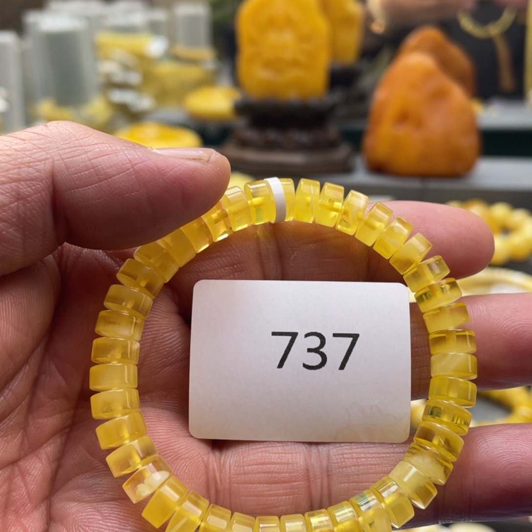 琥珀裸石未镶嵌多样性发，发其中一件