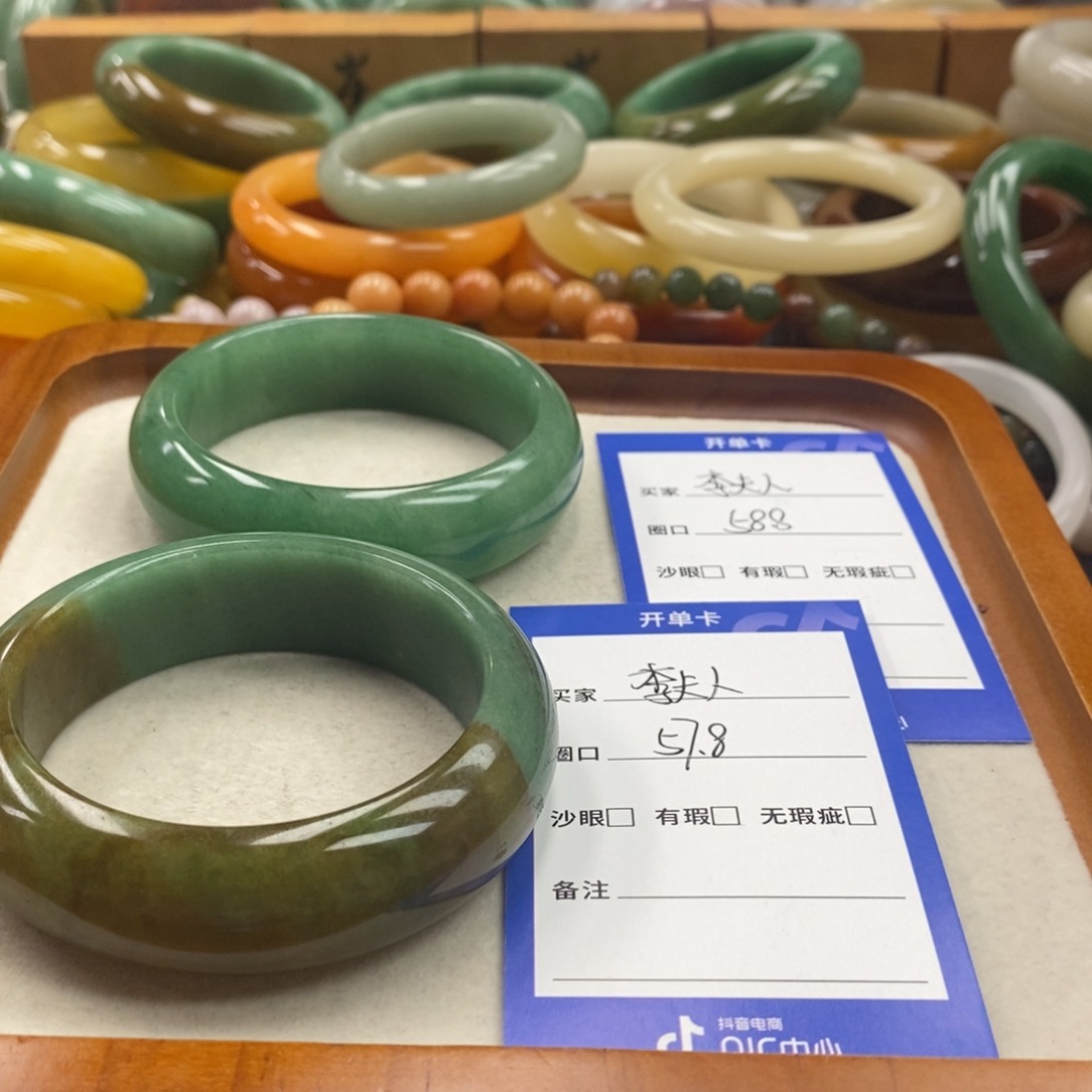 石英岩玉手镯合金李****》