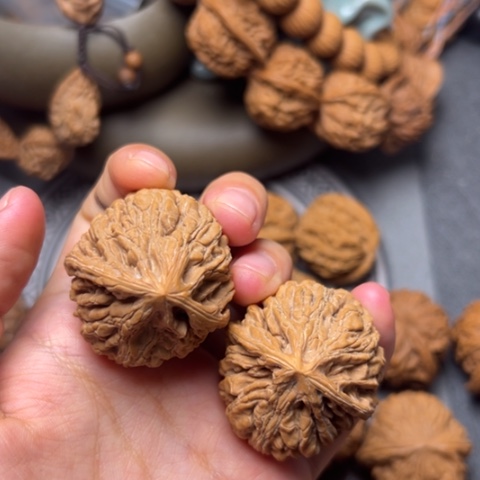 ****一吊坠文玩核桃坐佛