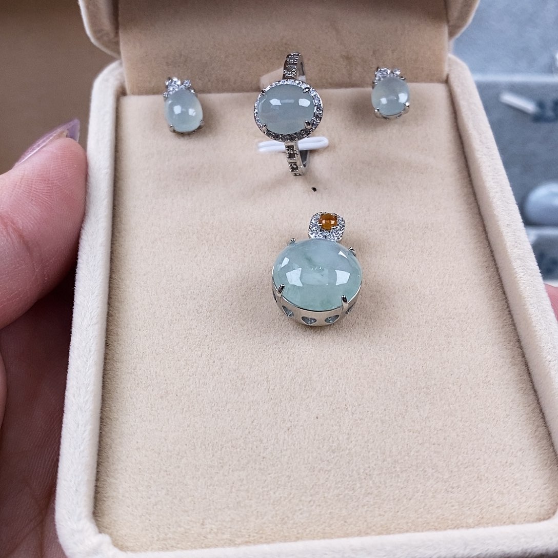 静***寓翡翠未镶嵌戒指缅甸