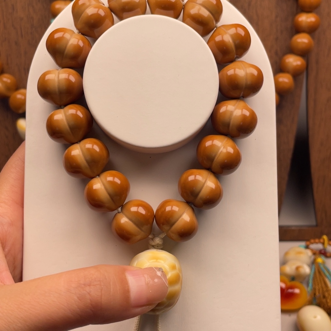 彩***⁸吊坠猴头核桃全品无暇毕业级爱心屁桃18尺寸