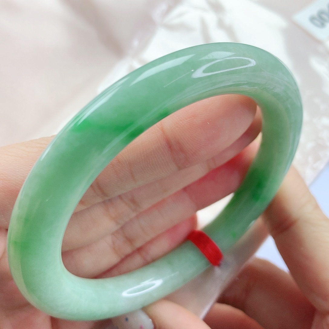 翡翠未镶嵌手镯，181