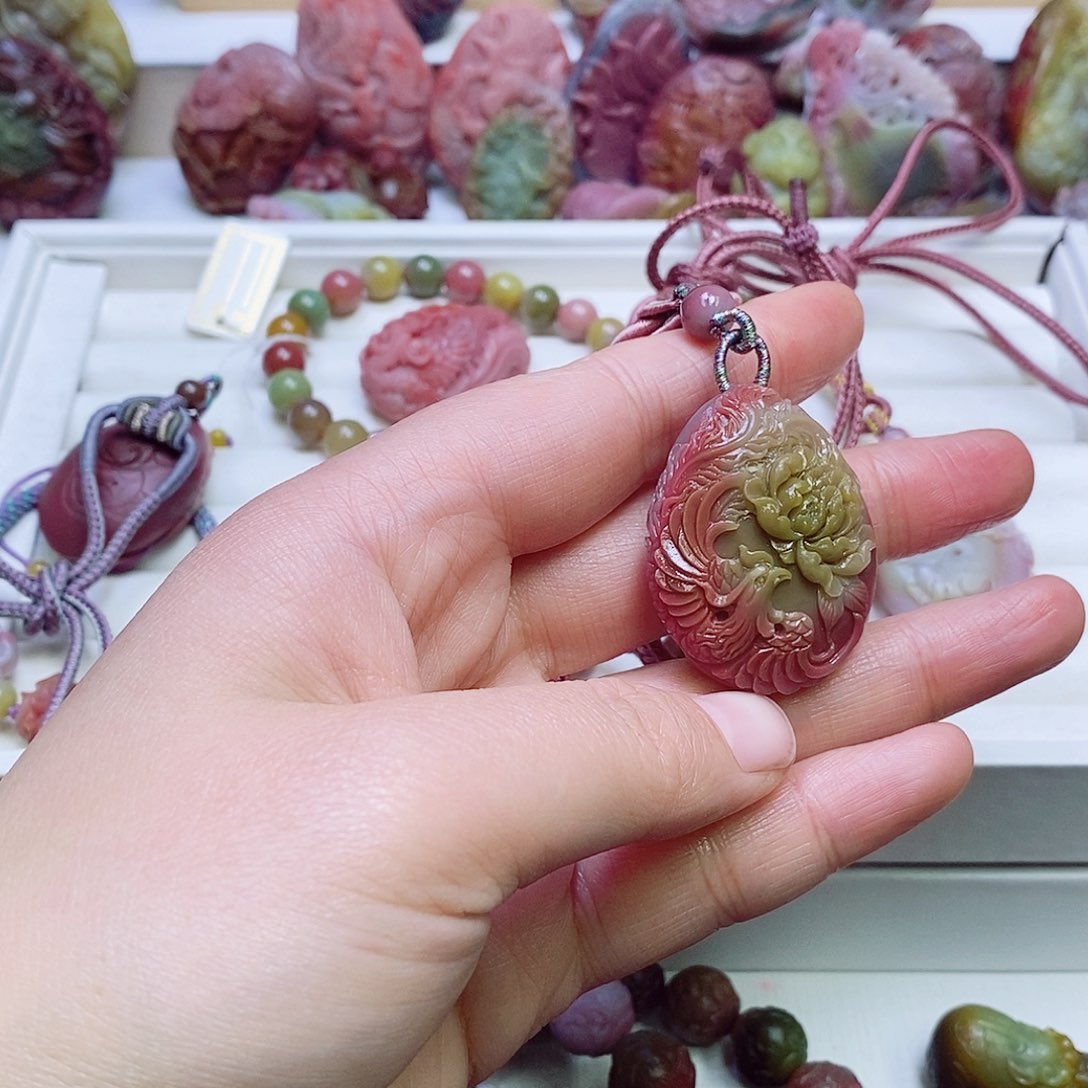 玛瑙/玉髓盐源玛瑙吊坠未镶嵌